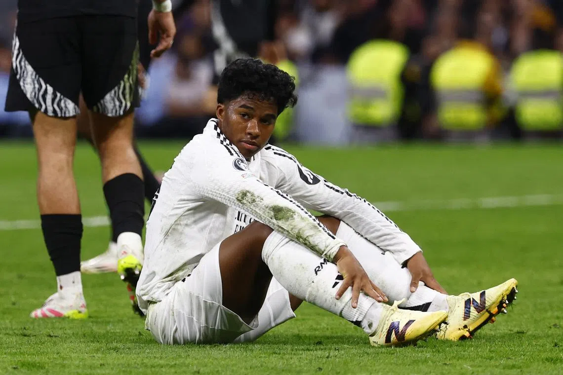 FILE PHOTO: Soccer Football - Champions League - Quarter Final - Second Leg - Real Madrid v Arsenal - Santiago Bernabeu, Madrid, Spain - April 16, 2025 Real Madrid's Endrick reacts after missing a chance to score REUTERS/Susana Vera