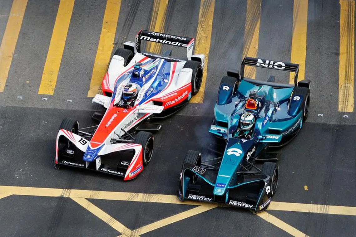 FILE PHOTO:Formula E - FIA Formula E Hong Kong ePrix - Hong Kong - December 3, 2017 Mahindra's Felix Rosenqvist of Sweden and NIO's Luca Filippi of Italy in action during the race. REUTERS/Tyrone Siu/File Photo