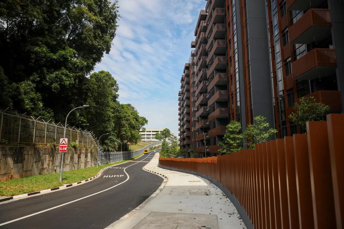 ST20240914_202493600744/vc/vcbrookvale17/Luther Lau/Vanessa Paige Chelvan/
Story Background:
A private developer built a new road, measuring 1.2km, to connect Sunset Way and Clementi Road, mainly to serve new residents of Ki Residences.
Shot of the new road and the new KI Residence. Taken at 1 Brookvale Drive.