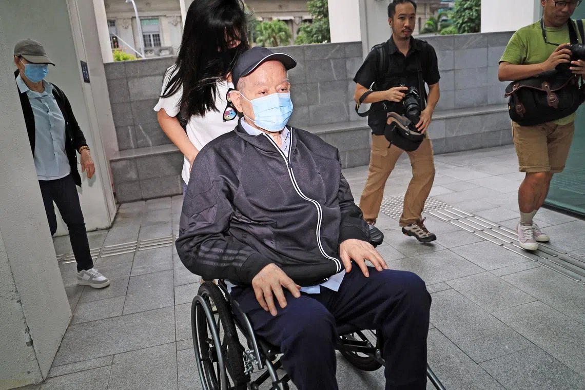 Hin Leong founder Lim Oon Kuin arriving at the State Courts on Nov 18.