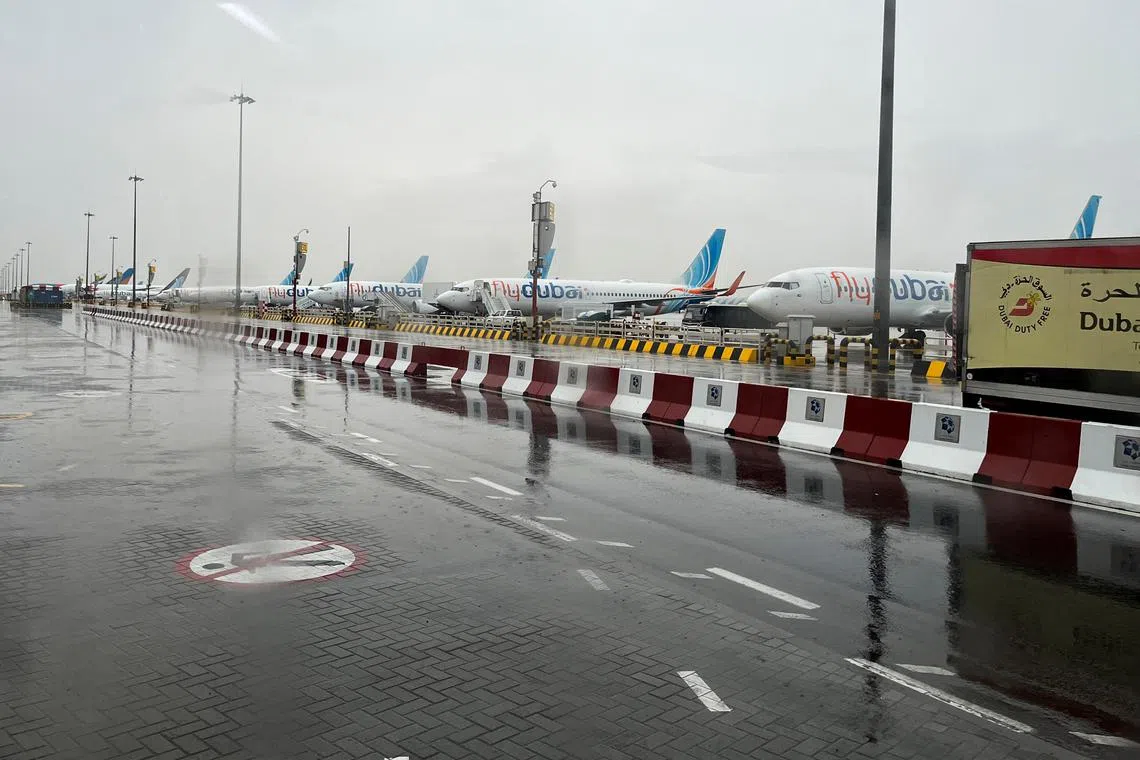 FILE PHOTO: A general view from inside a bus of flydubai aircraft at Dubai International Airport, Dubai, United Arab Emirates November 17, 2023. REUTERS/Alexander Cornwell/File Photo