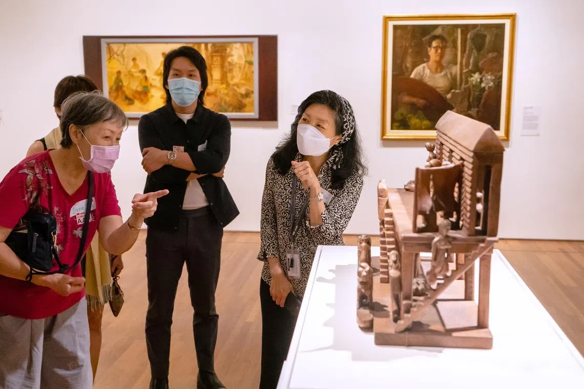 Participants in the Art With You programme can choose guided tours by trained Gallery volunteers