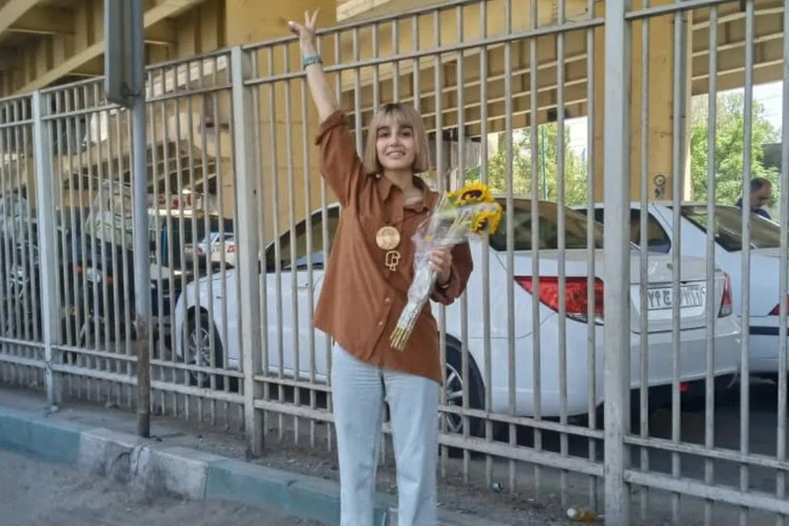 After her release from prison, Nazila Maroufian defiantly posted a picture of herself on social media without a headscarf.