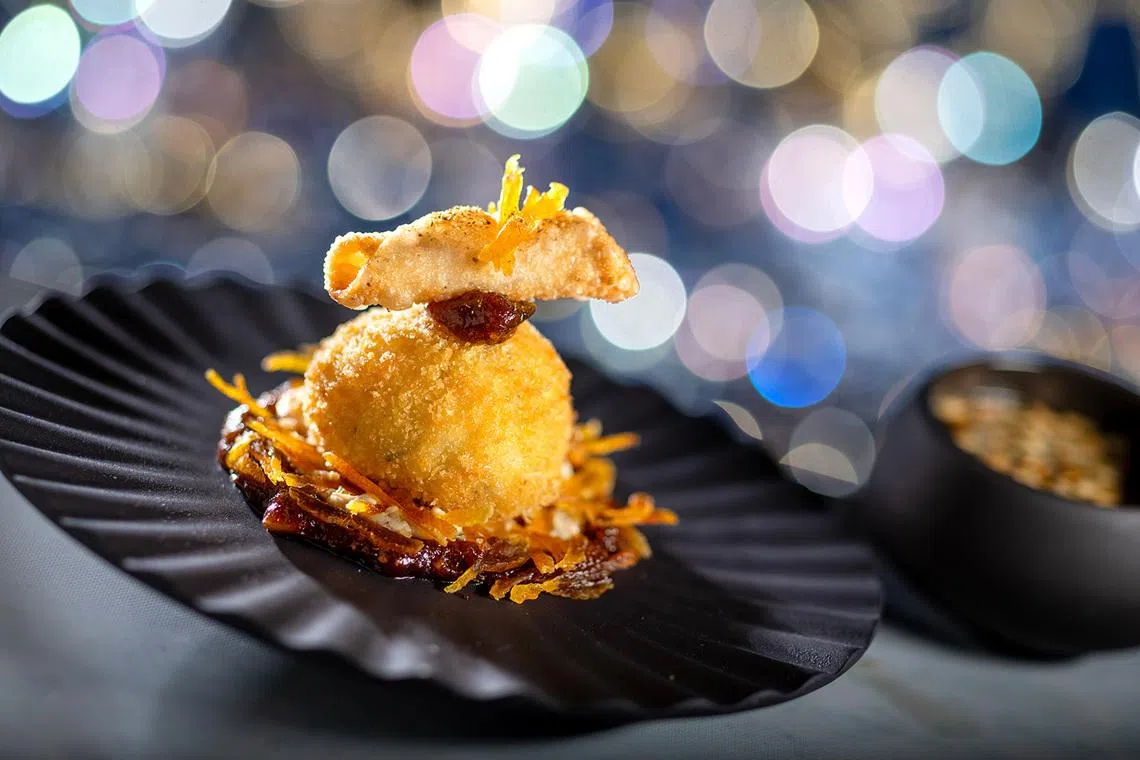 Pratos asiáticos, como rolinhos de coalhada no Mowgli's Eatery