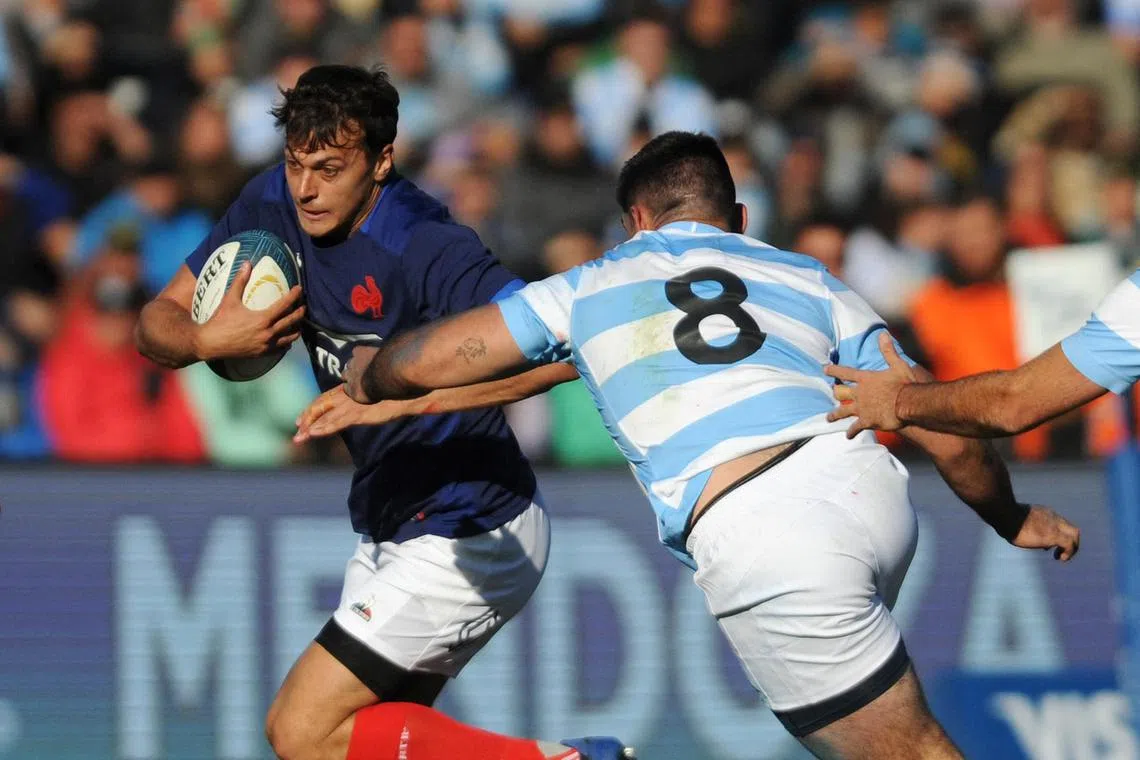 France's Antoine Frisch (left) fighting for the ball with Argentina's Joaquin Oviedo during the rugby Test match at the Malvinas Argentinas stadium in Mendoza on July 6.