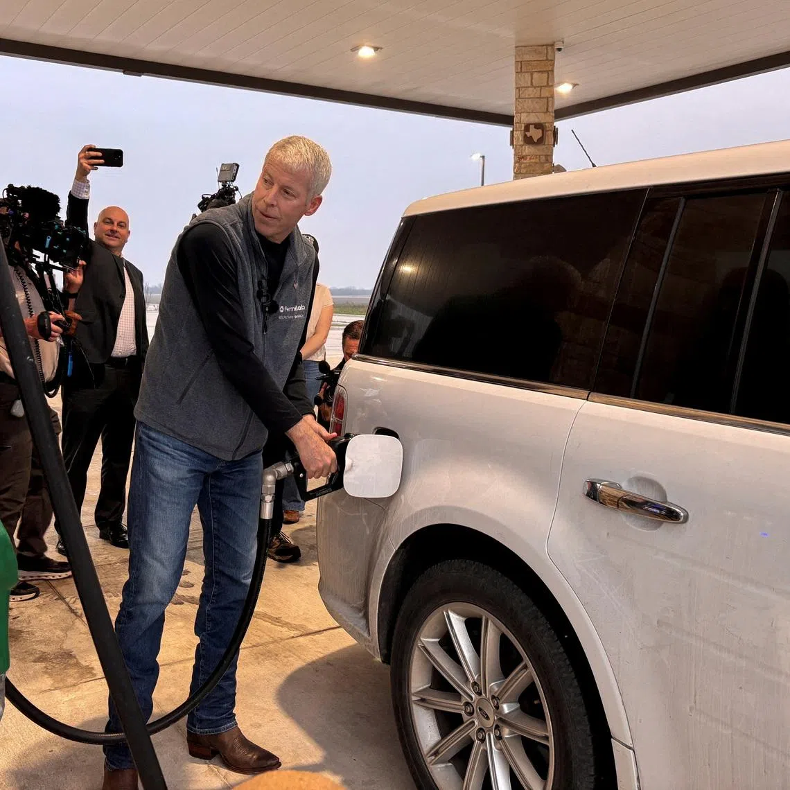 FILE PHOTO: U.S. Energy Secretary Chris Wright pumps gas at a gas station in Corpus Christi, Texas, U.S.,  February 27, 2026. REUTERS/Sheila Dang/File Photo