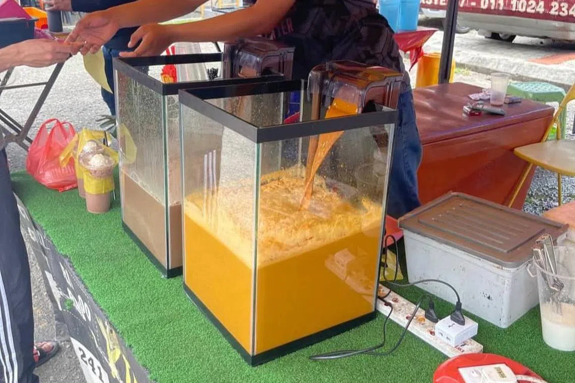 The trend is believed to have started in March this year, where some vendors were seen selling drinks in aquarium-like containers at Ramadan bazaars, as part of a gimmick to attract customers.
