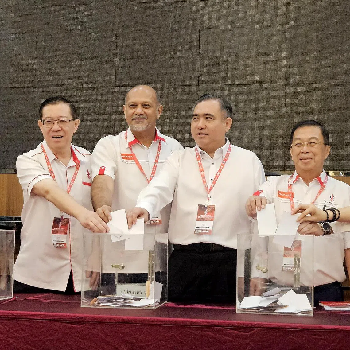 whdap - DAP top leadership cast ballots during party election held on Mac 16.
ST PHOTO: LU WEI HOONG