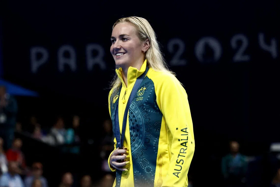 Paris 2024 Olympics - Swimming - Women's 400m Freestyle Victory Ceremony - Paris La Defense Arena, Nanterre, France - July 27, 2024. Gold medallist Ariarne Titmus of Australia celebrates after winning the race. REUTERS/Clodagh Kilcoyne