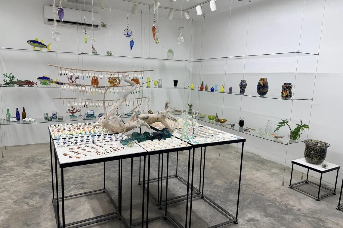 At Belau Eco Glass, artists and visitors recycle glass bottles into homeware and accessories in yet another of the island’s waste reduction initiatives. 