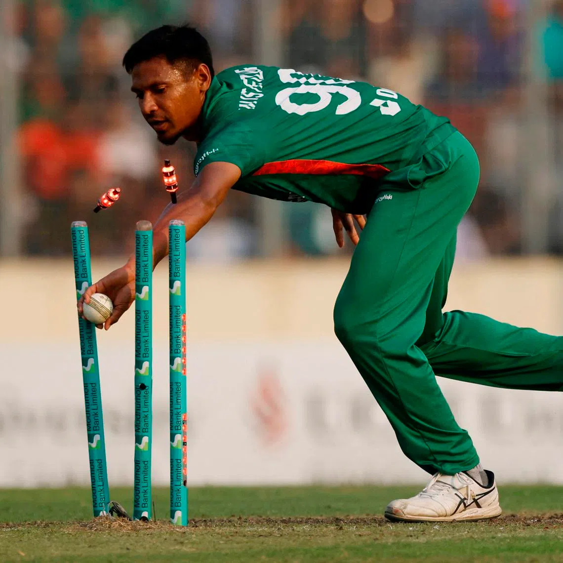 Cricket - Second Twenty20 - Bangladesh v England - Sher-E-Bangla National Cricket Stadium, Dhaka, Bangladesh - March 12, 2023 Bangladesh's Mustafizur Rahman runs out England's Jofra Archer REUTERS/Adnan Abidi