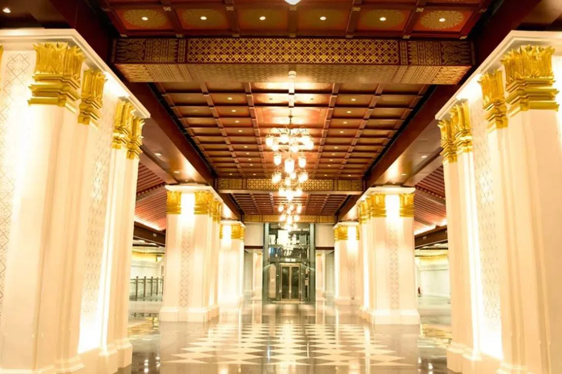 Designed by renowned architect Dr Pinyo Suwannakiri, the station pays homage to the grandeur of the Rattanakosin period.