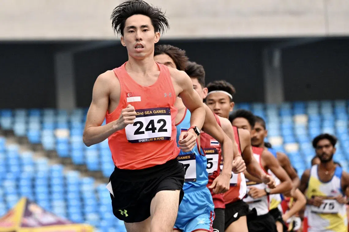 Soh Rui Yong (No. 242) competing in the 5,000m at the Cambodia SEA Games. He finished fourth.