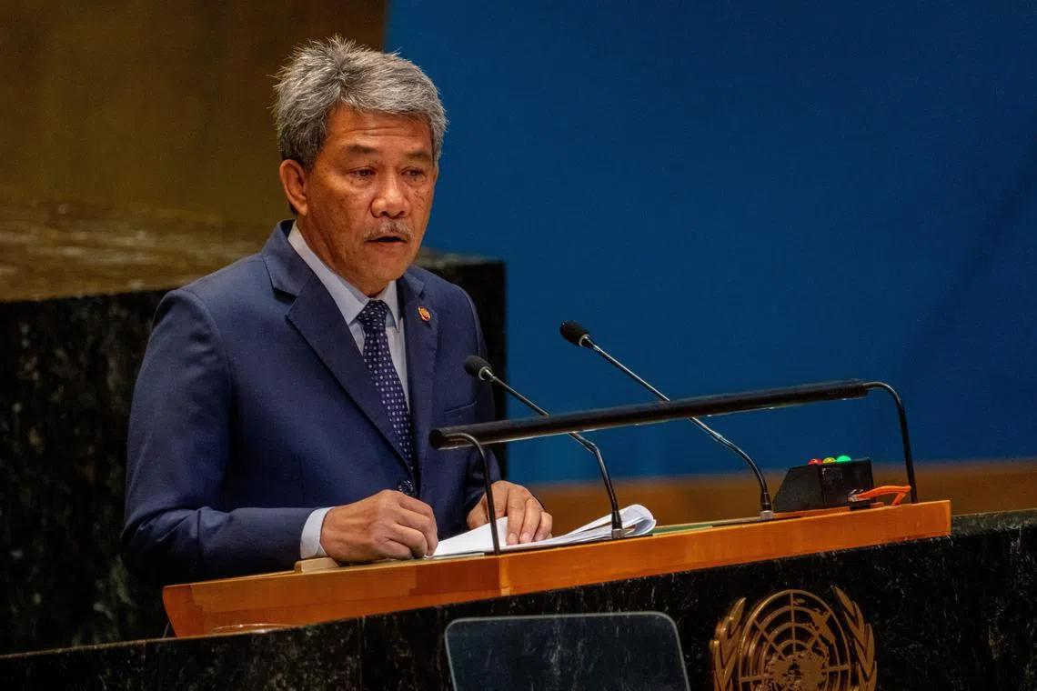 Malaysia Foreign Minister Mohamad Hasan was photographed holding a cigarette at an eatery. 