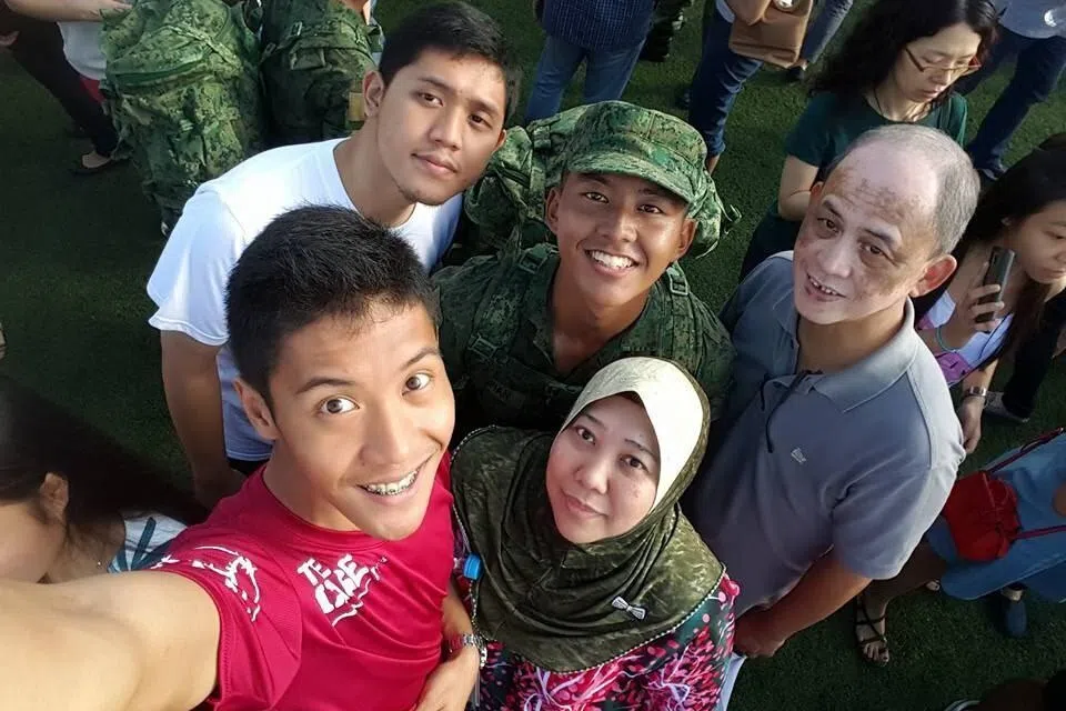 captain muhammad alfian aman with parents and brothers at bmt pop ceremony in 2016