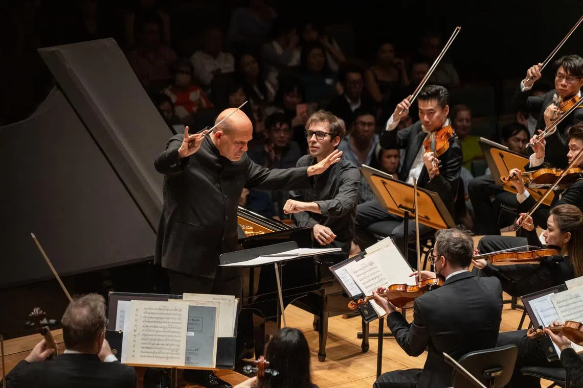 Jaap van Zweden's conducting was impressive, leading the orchestra with purpose and direction. 