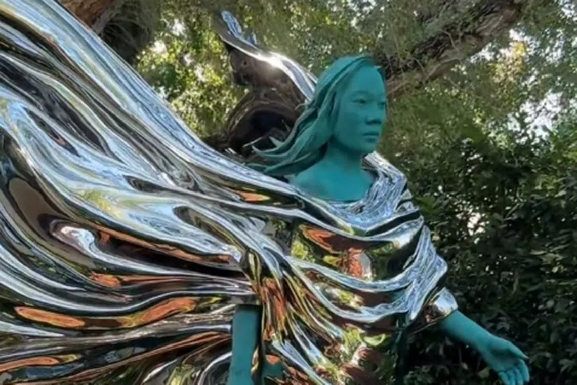 The statue, currently placed under a tree in what looks like the couple’s garden, has prompted varied reactions online. 