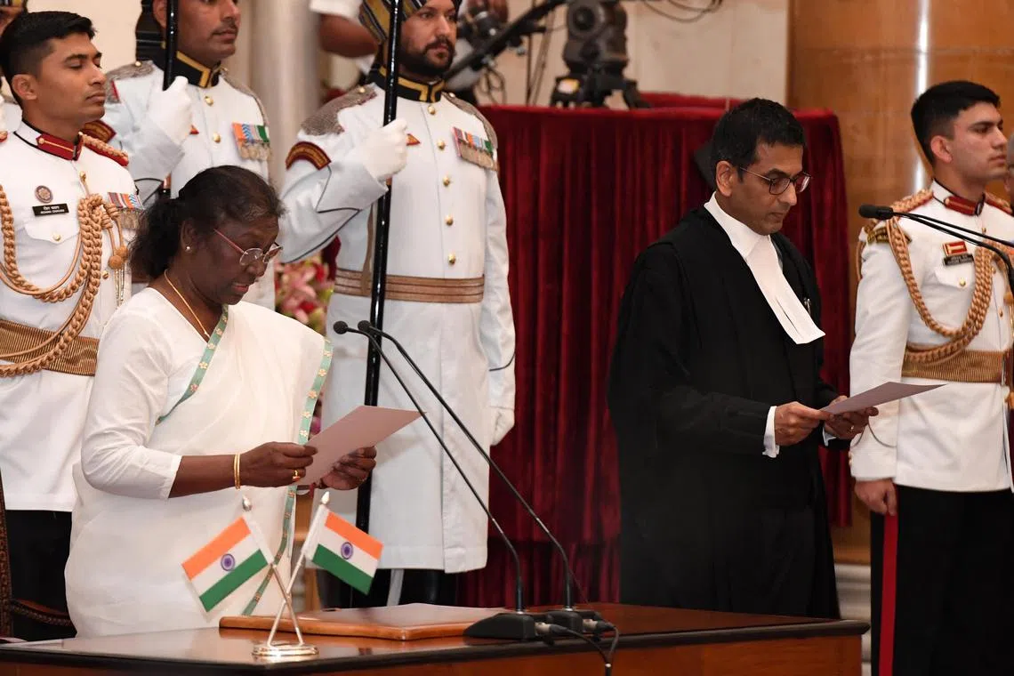 rmjudge12 - India's 50th Chief Justice C.Y. Chandrachud (in black robes) at swearing in ceremony for the post on Nov 9, 2022, in front of India's President Droupadi Murmu (lady in white) at Rashtrapati Bhavan, official residence of the president.




Source: President of India / Twitter
