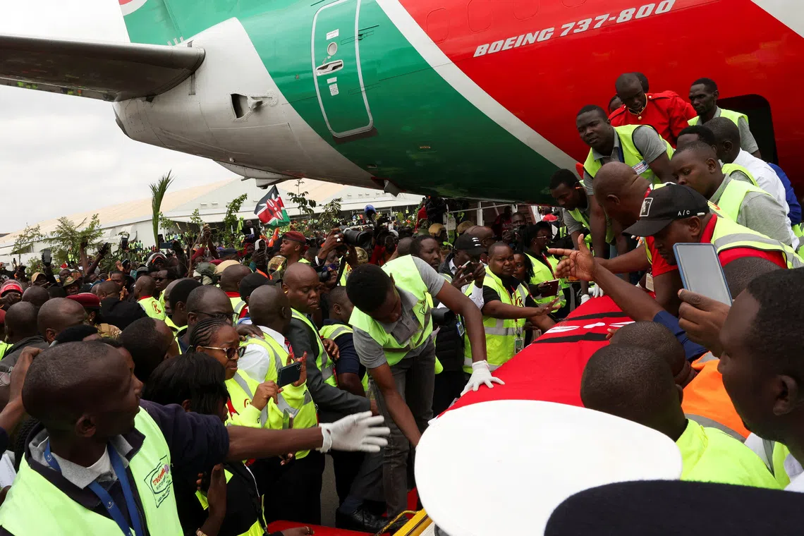 Mourners briefly storm Kenyan airport to receive Odinga's body