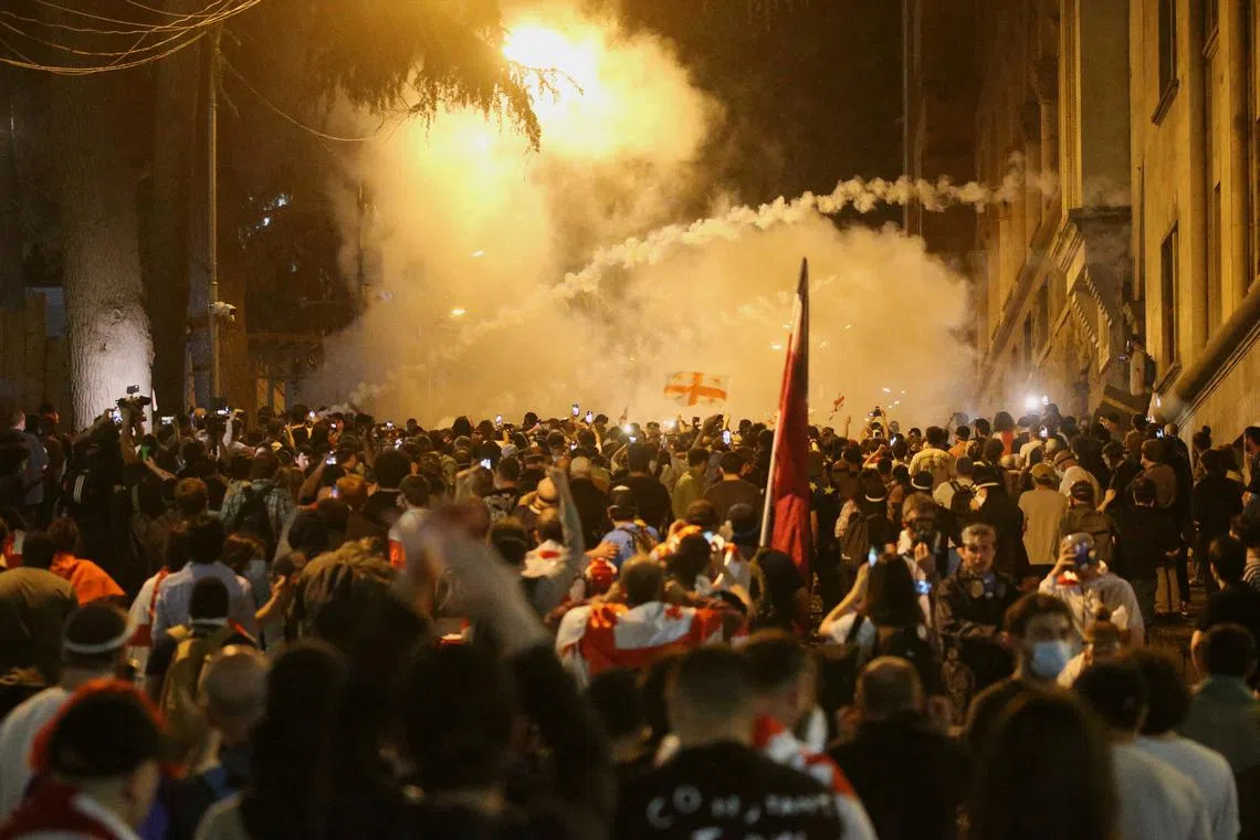 FILE PHOTO: Demonstrators hold a rally to protest against a bill on \"foreign agents\", in Tbilisi, Georgia, May 1, 2024. REUTERS/Irakli Gedenidze/File Photo
