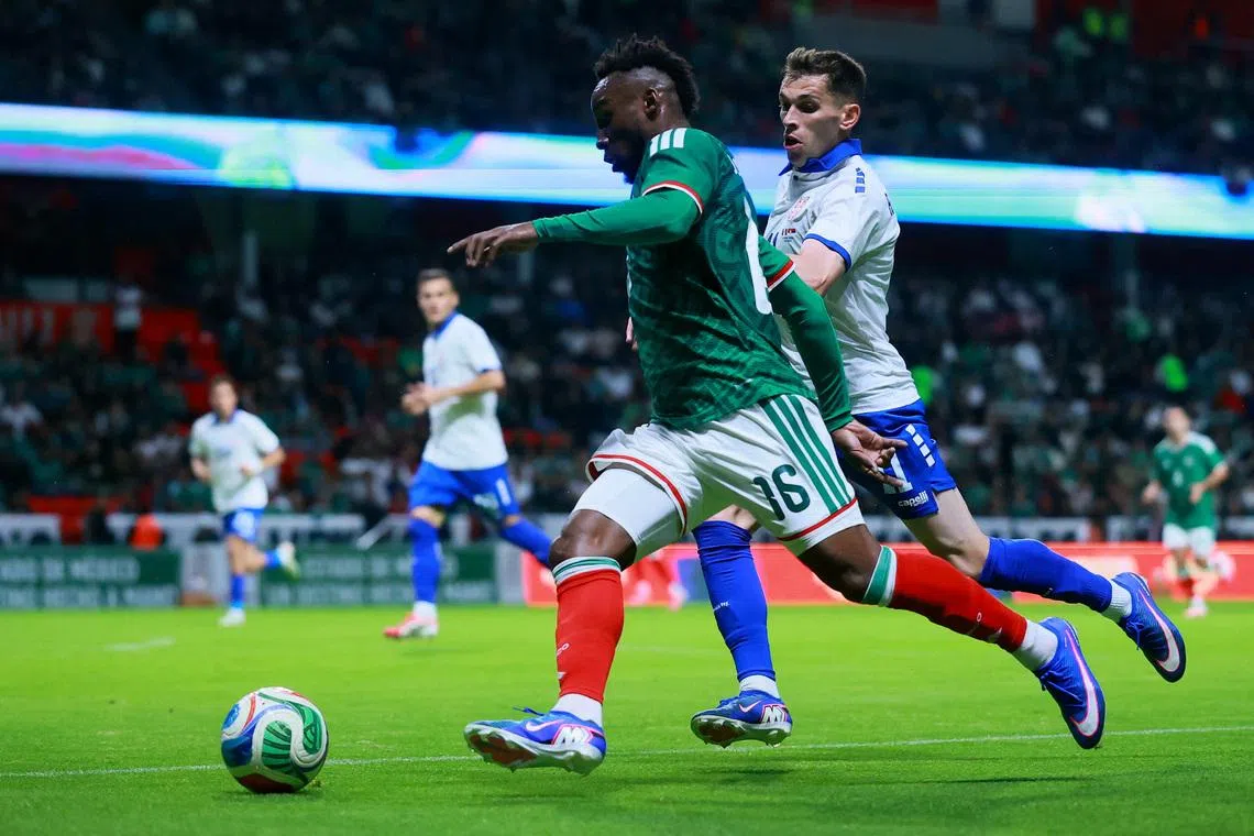 Soccer Football - International Friendly - Mexico v Serbia - Estadio Nemesio Diez, Toluca, Mexico - June 4, 2026 Mexico's Julian Quinones in action with Serbia's Lazar Randjelovic REUTERS/Eloisa Sanchez