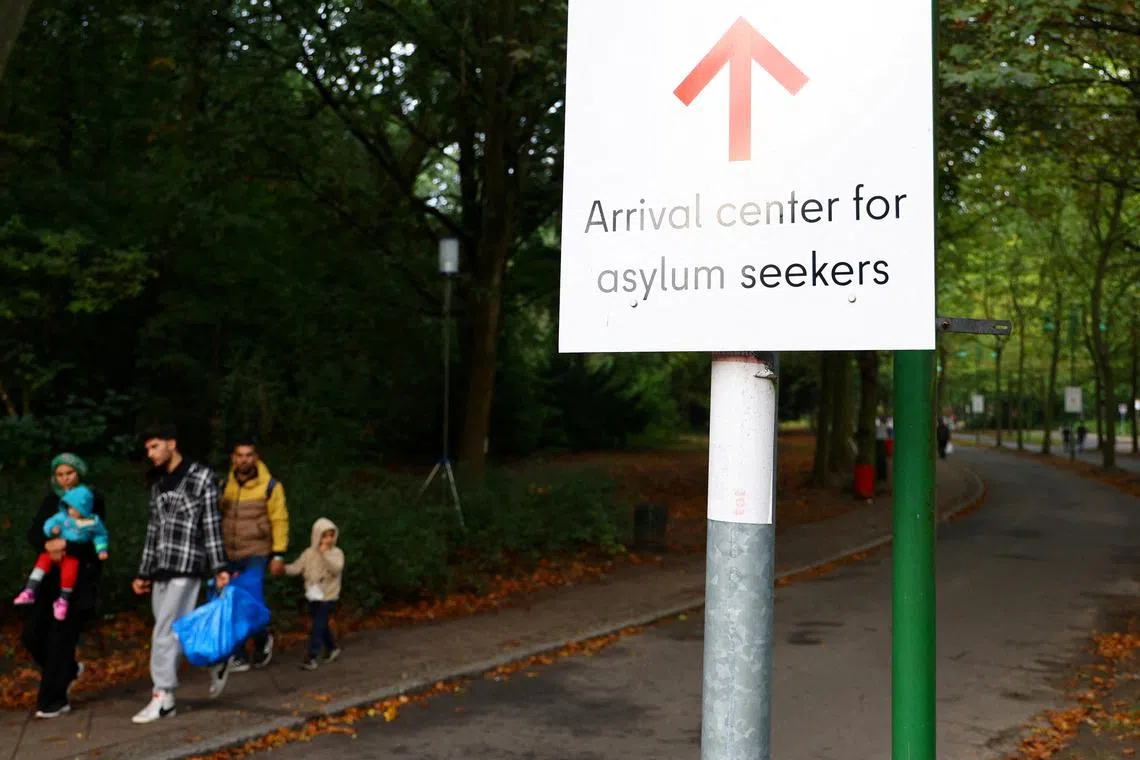 FILE PHOTO: Migrants leave the arrival center for asylum seekers at Berlin's Reinickendorf district, Germany, October 6, 2023. REUTERS/Fabrizio Bensch/File Photo