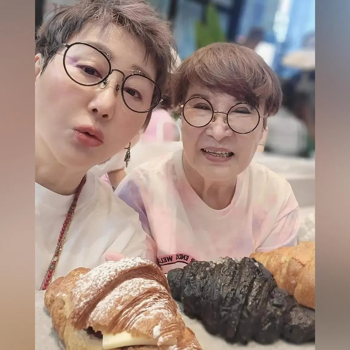 Pauline Lan (left) with her mother in a photo on social media.
