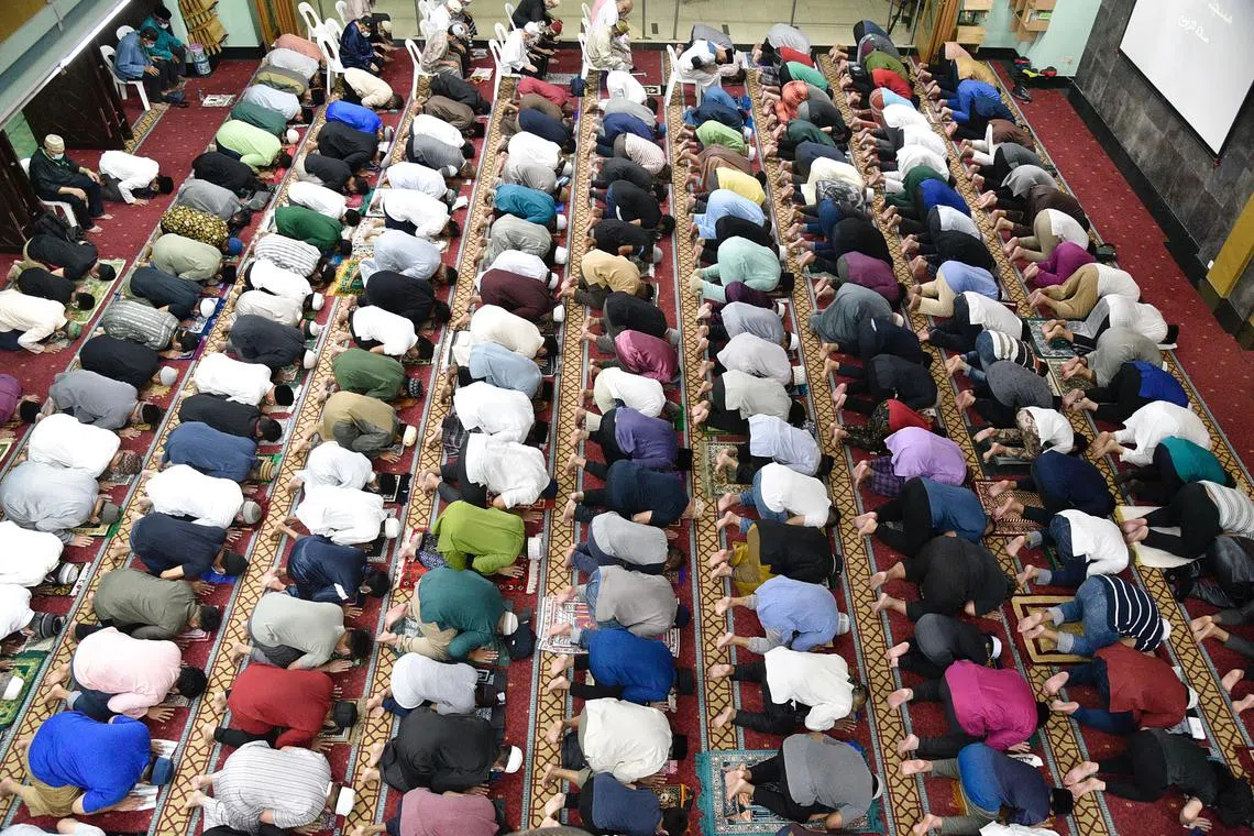 Muis announced on Facebook that bookings will no longer be required at these mosques as sufficient prayer space is available. 