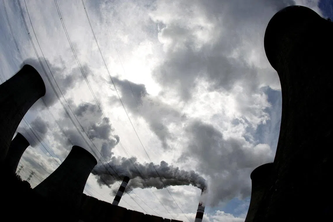 FILE PHOTO: Smoke bellow from the chimneys of Poland's Belchatow Power Station, Europe's largest biggest coal-fired power plant, in this May 7, 2009. REUTERS/Peter Andrews/File Photo
