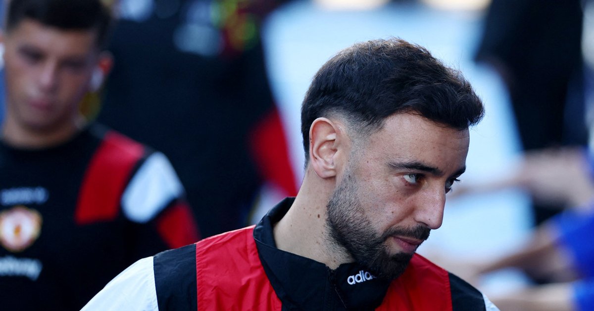Manchester United captain Fernandes returns to starting lineup at Chelsea - The Straits Times
