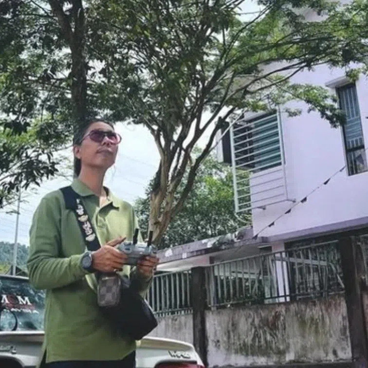 Taman Nusa Bayu resident Mdm Gowri Dewi (left) showing fine construction dust in her home while Zainoor Annuar is using his drone to monitor the data centre construction activities near his home.