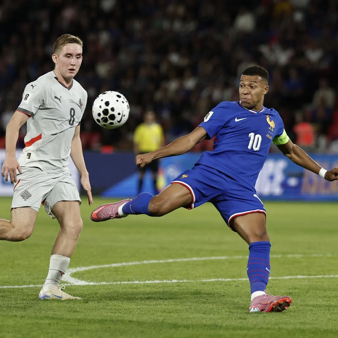 Soccer Football - World Cup - UEFA Qualifiers - Group D - France v Iceland - Parc des Princes, Paris, France - September 9, 2025 France's Kylian Mbappe in action with Iceland's Isak Johannesson REUTERS/Benoit Tessier