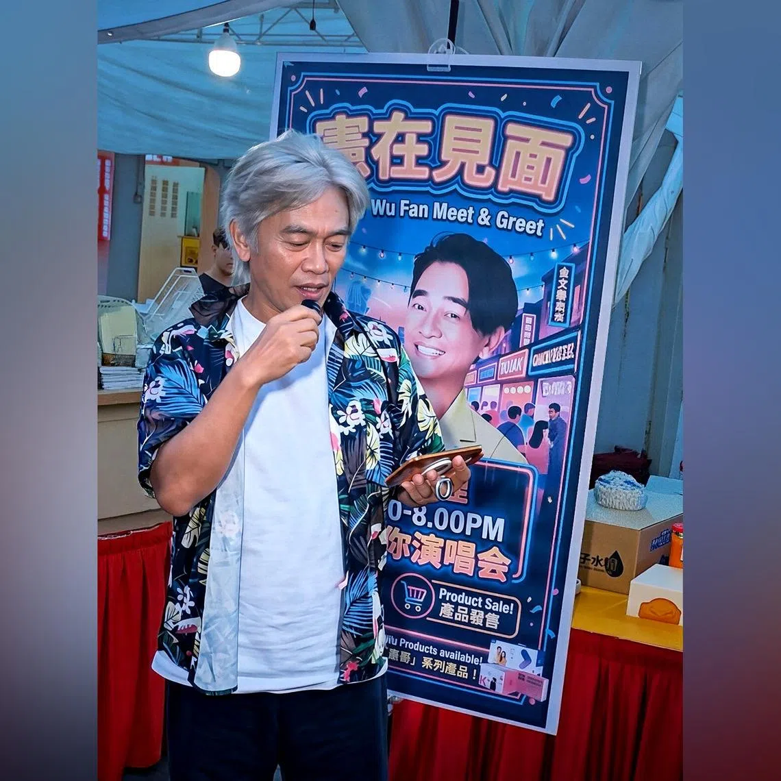Jacky Wu performed Chen Lei’s classic Hokkien song Hua Hee Tio Ho at a pasar malam in Clementi on July 20.