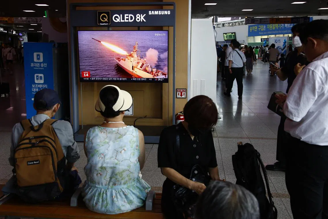 epa10835164 People watch a news segment pertaining to North Korea's recent missile launch, at a station in Seoul, South Korea, 02 September 2023. According to South Korea's Joint Chiefs of Staff (JCS), North launched cruise missiles toward the West Sea.  EPA-EFE/JEON HEON-KYUN