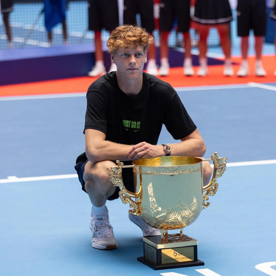 epa12419205 Gold medalist Jannik Sinner of Italy celebrates during the medal ceremony for the men's singles final at the China Open tennis tournament in Beijing, China, 01 October 2025.  EPA/JESSICA LEE
