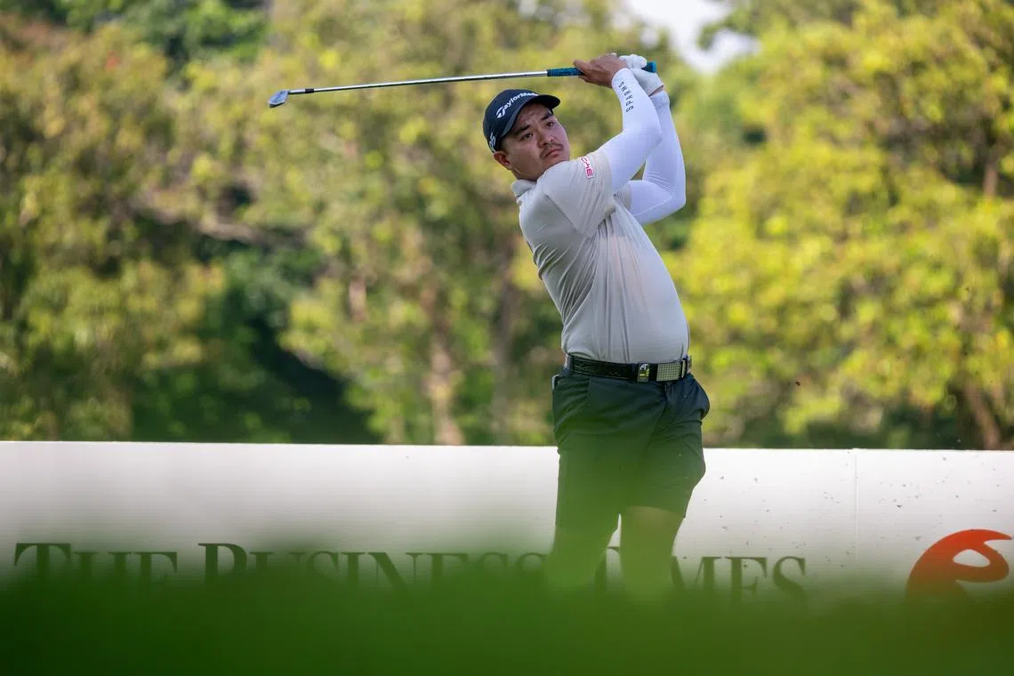 Ekpharit Wu shot a flawless seven-under 64 to take a share of the lead after the first round of the Singapore Open presented by The Business Times.