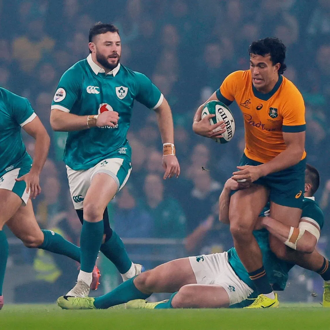 FILE PHOTO: Rugby Union - Autumn Internationals - Ireland v Australia - Aviva Stadium, Dublin, Ireland - November 15, 2025 Australia's Joseph-Aukuso Suaalii in action with Ireland's Robbie Henshaw and Stuart McCloskey REUTERS/Clodagh Kilcoyne/File Photo