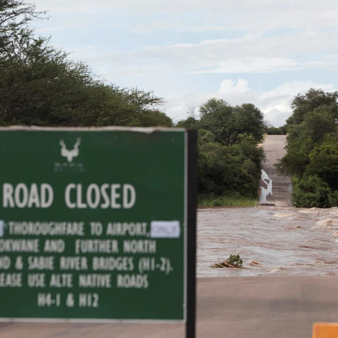 A sign reading 'road closed' after heavy rain at Kruger National Park in Mpumalanga, South Africa, January 15, 2026. REUTERS/Oupa Nkosi