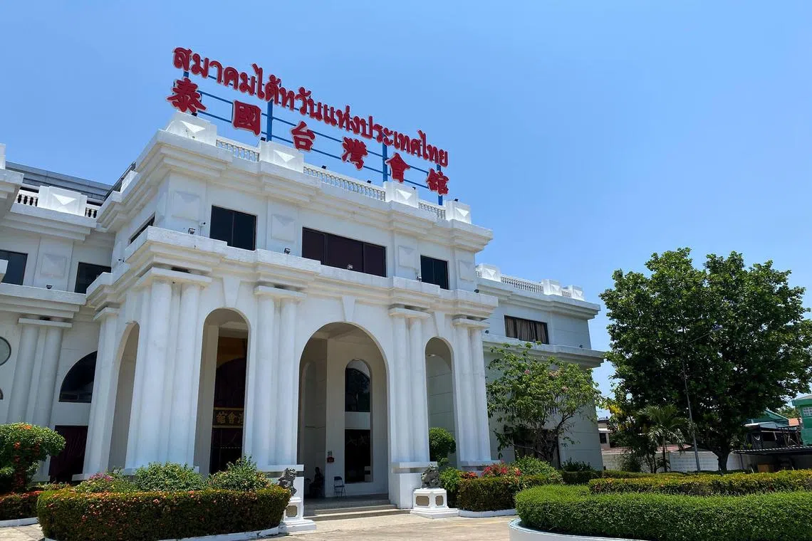 wyyinsight - 

credit: Yip Wai Yee
upload these pics for Foreign