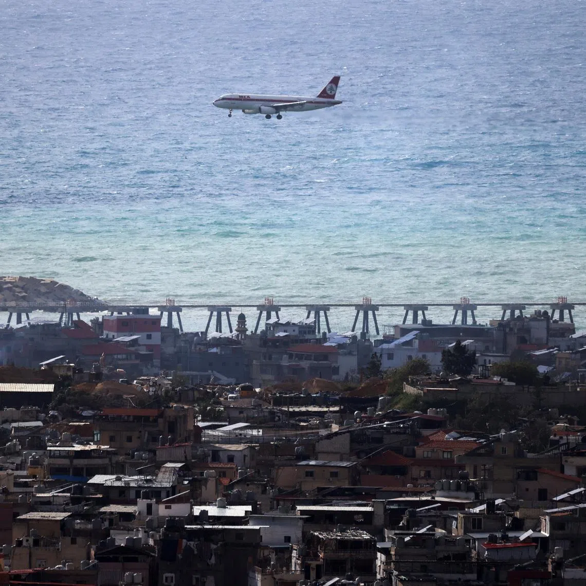 A Lebanese Middle East Airlines (MEA) aircraft approaches the Beirut-Rafic Hariri International Airport as it flies over Beirut's southern suburbs, amid escalating hostilities between Israel and Hezbollah, as the U.S.-Israeli conflict with Iran continues, Lebanon, March 30, 2026. REUTERS/Amr Abdallah Dalsh/File Photo