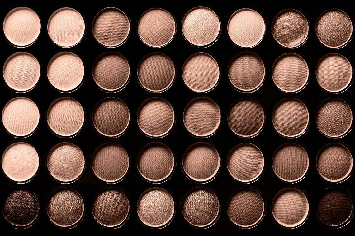 llmocha30 - Eyeshadow colorful shades palette in mocha mousse tones. Credit: ISTOCKPHOTO