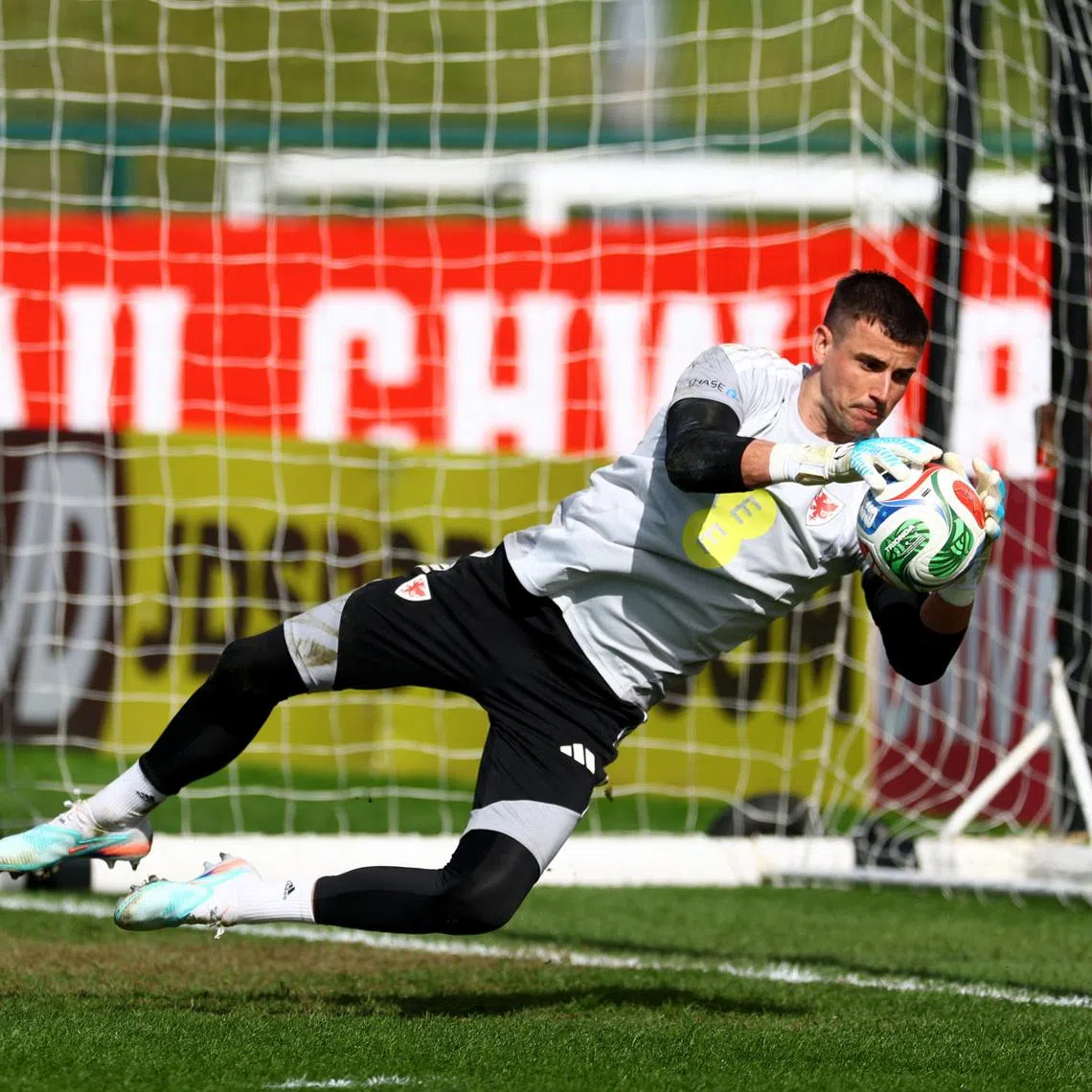 Soccer Football - International Friendly - Wales Training - Vale Resort, Hensol, Wales, Britain - March 30, 2026 Wales' Karl Darlow during training Action Images via Reuters/Matthew Childs