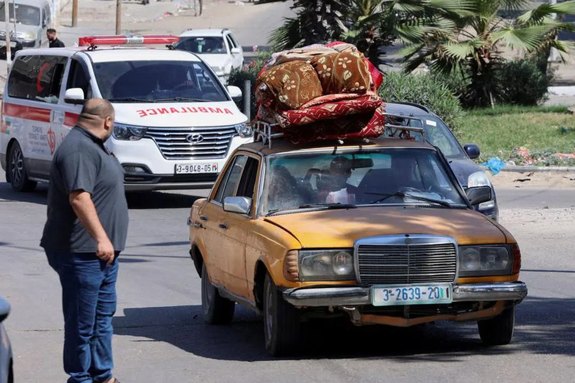 Palestinians flee their houses heading toward the southern part of Gaza Strip after Israel's call for more than 1 million civilians in northern Gaza to move south within 24 hours, amid the Israeli-Palestinian conflict in Gaza City October 13, 2023. REUTERS/Ahmed Zakot