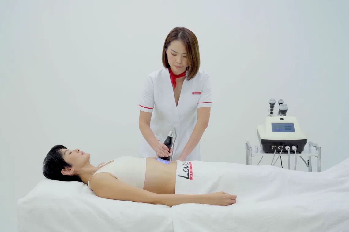 The 30-minute ezSlim treatment uses radio frequency to target stubborn fat and cellulite.