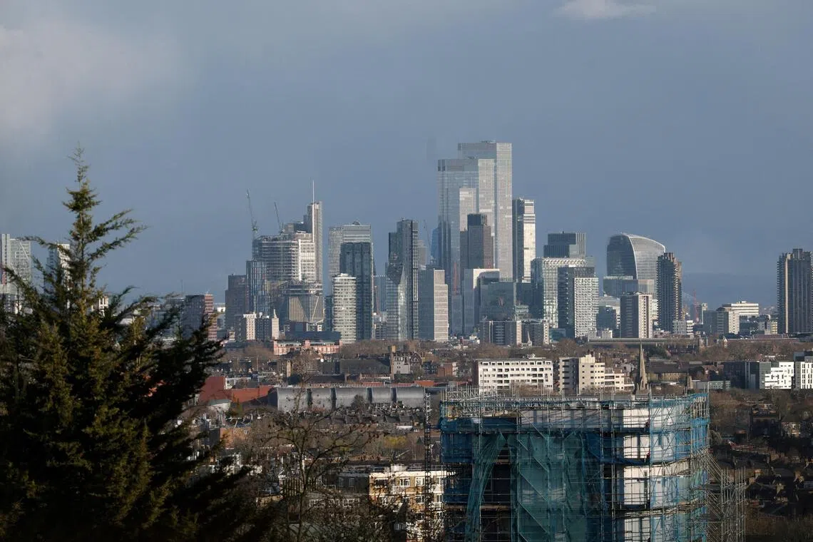 New referendum would flip Brexit result 10 years on, poll fi