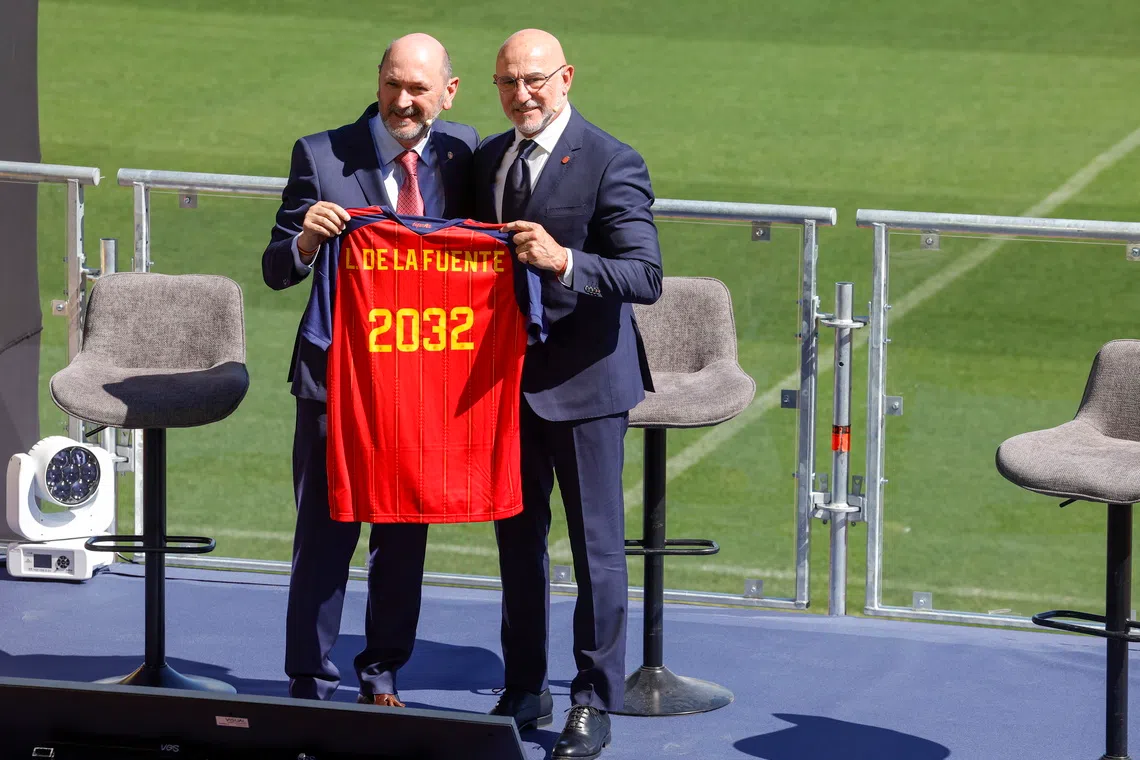 Spain extend coach Luis de la Fuente’s contract to 2032