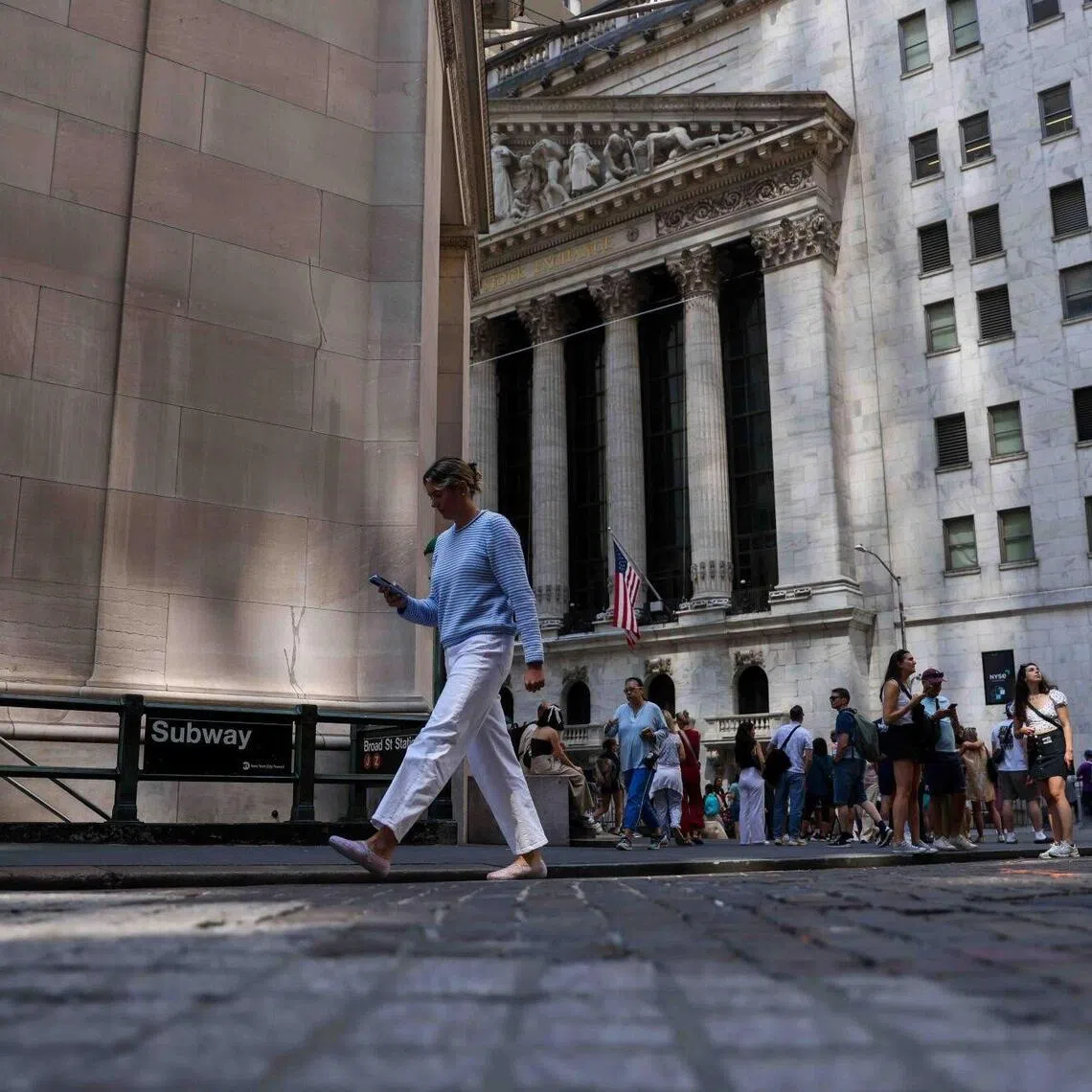 Asian stocks fluctuated on Aug 25 while oil edged up as investors assess a US plan for the “economic asphyxiation” of Iran.