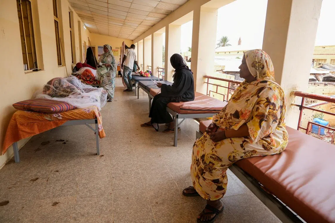 FILE PHOTO: Sudanese women sit on beds while monitoring their family members treated for dengue fever at Omdurman Hospital, as Sudan grapples with outbreaks of dengue and cholera amid the annual rainy season and a collapsed healthcare and infrastructure system, in Khartoum, Sudan, September 23, 2025. REUTERS/El Tayeb Siddig/File Photo
