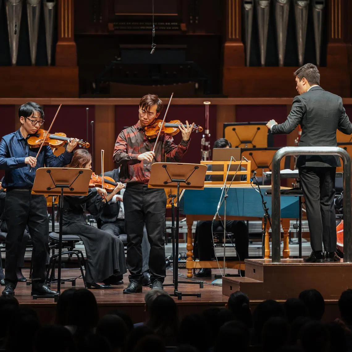 TwoSet Violin's Brett Yang and Eddy Chen performing under the baton of Rodolfo Barraez and with the Singapore Symphony Orchestra.