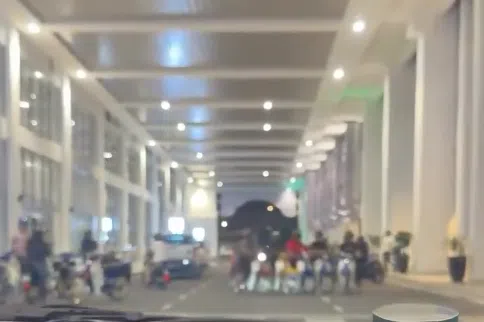 The Sultan Ismail Petra Airport attracted youths on modified motorcycles who used the drop-off area outside the departure hall for high-speed and drag races.